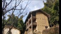 我十几年前在村里的宅基地，办了我房屋产权证，现在要拆迁了。和集体产权有区别吗？拆迁补偿一样吗？谢谢